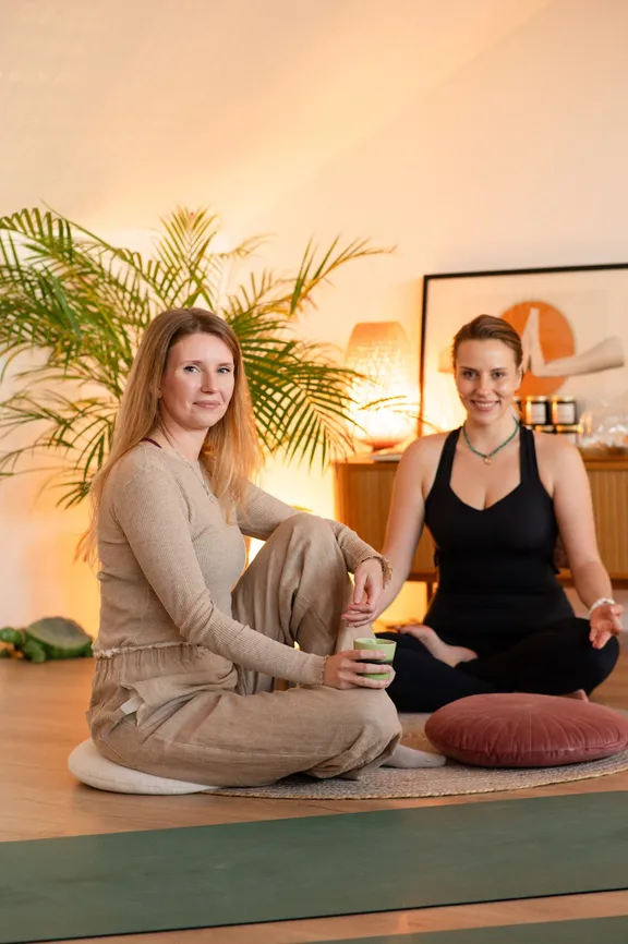 Praktyka asany w kameralnym studio